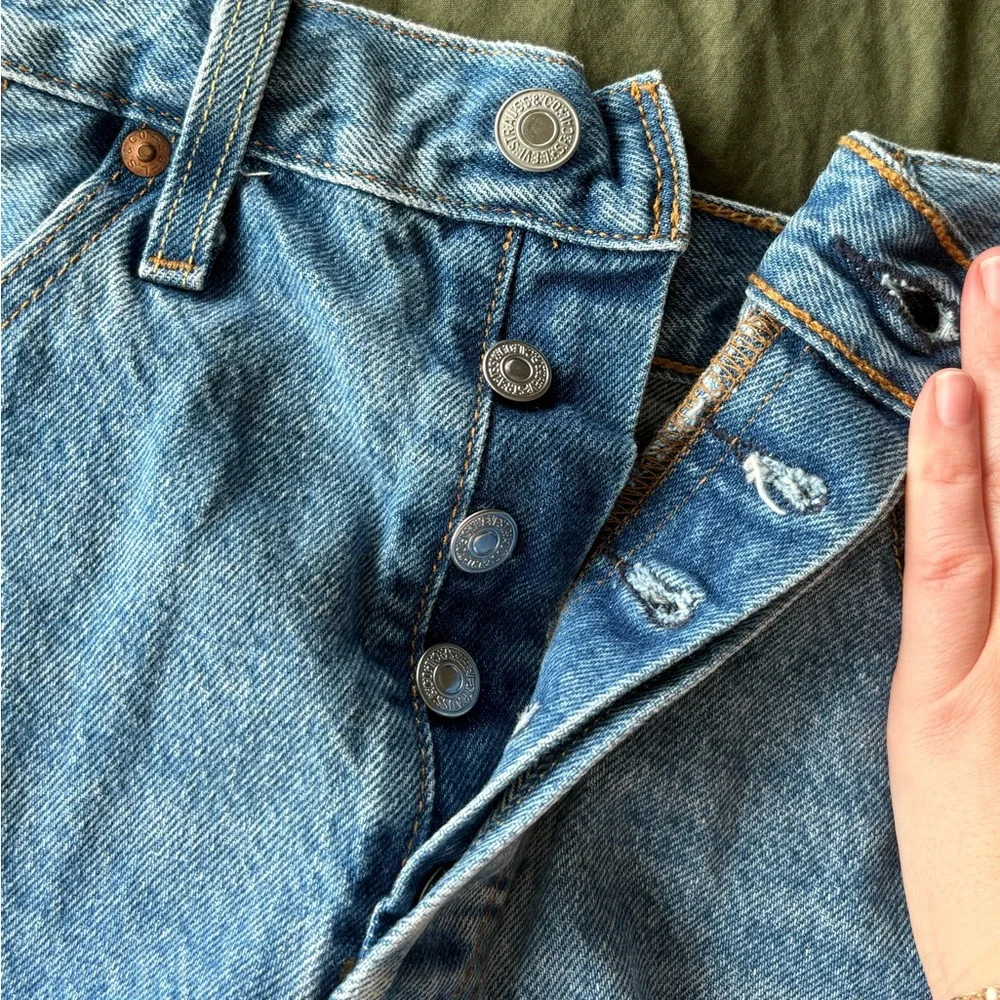Levi 501 Cutoff Denim Shorts - Picture 7 of 7